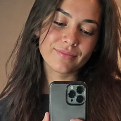 Lucía R.